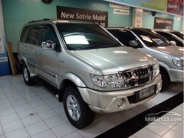 Isuzu Panther GRAND TOURING Mobil bekas dijual di Jawa 
