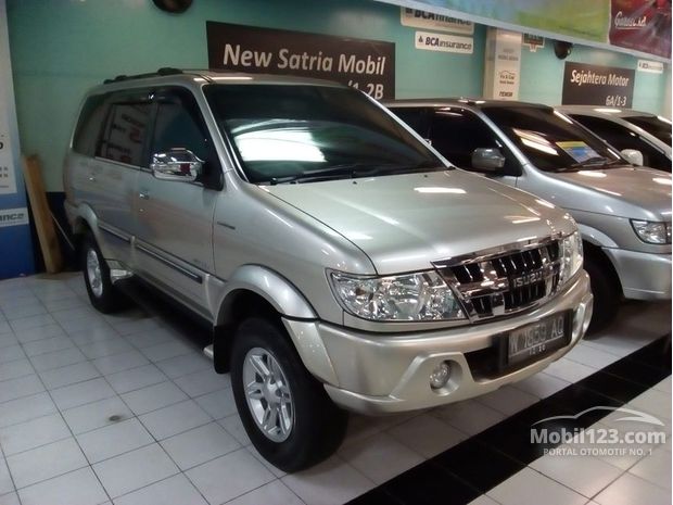 Isuzu Panther GRAND TOURING Mobil bekas dijual di Jawa Isuzu Panther GRAND TOURING Mobil bekas dijual di Jawa
