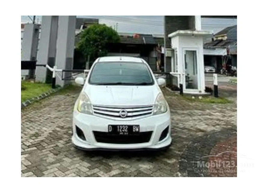 Jual Mobil Nissan Grand Livina 2013 XV 1.5 di Jawa Barat Manual MPV Putih Rp 105.000.000