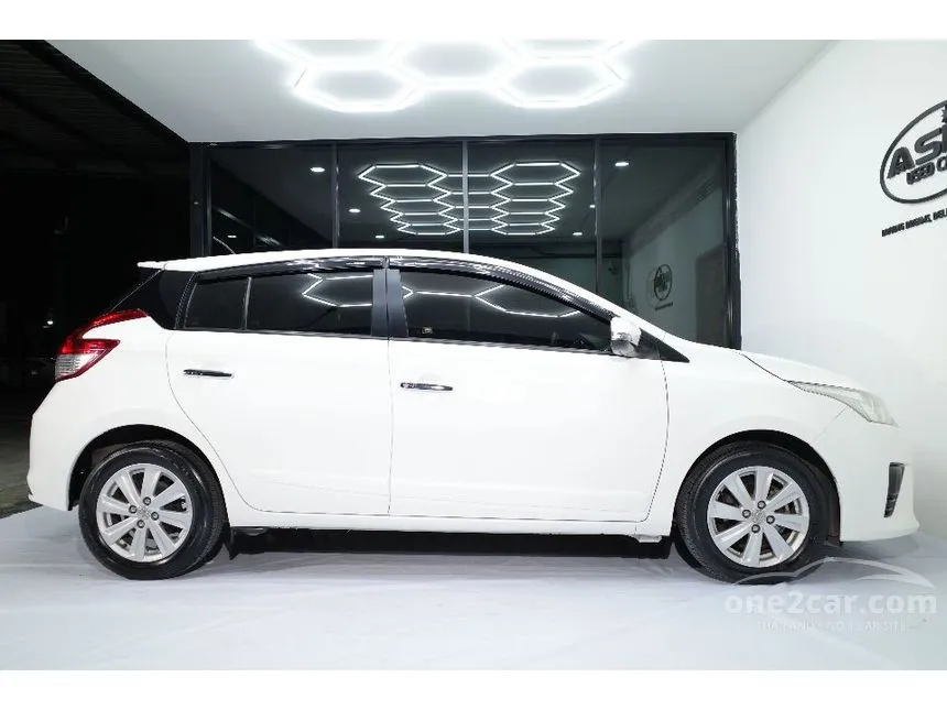 2014 Toyota YARIS G Hatchback