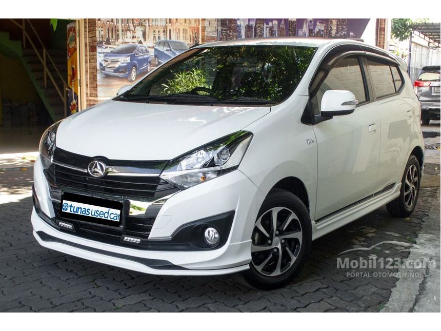 2017 Daihatsu Ayla R Deluxe Hatchback
