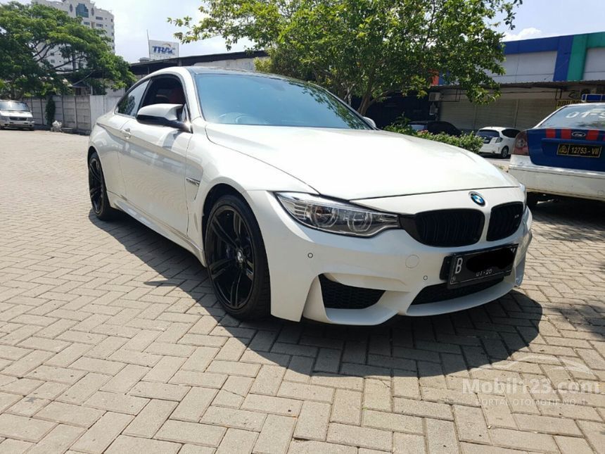 Foto Mobil Bmw Warna Putih