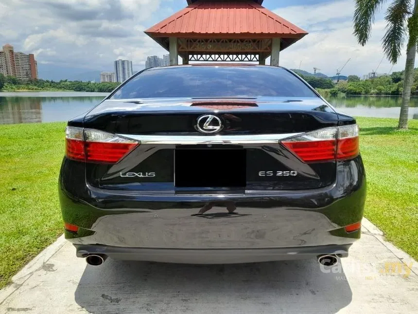 2014 Lexus ES250 Luxury Sedan