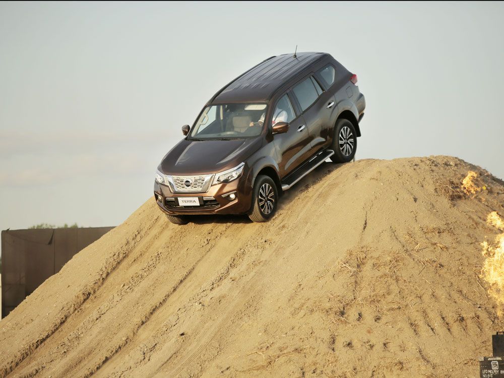 Nissan Terra Diklaim Lebih Hebat Dibanding Fortuner dan Pajero Sport