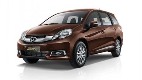 Pemain Basket Dihadiahi Honda Mobilio