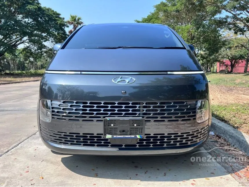 2022 Hyundai Staria SEL Van