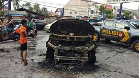Bukan Cuma karena Modifikasi, Waspadai Berbagai Penyebab Mobil Terbakar