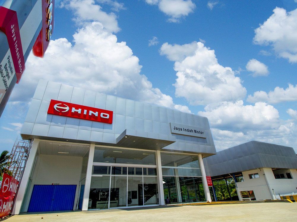 Hino Resmikan Dealer Terbesar di Sumatera