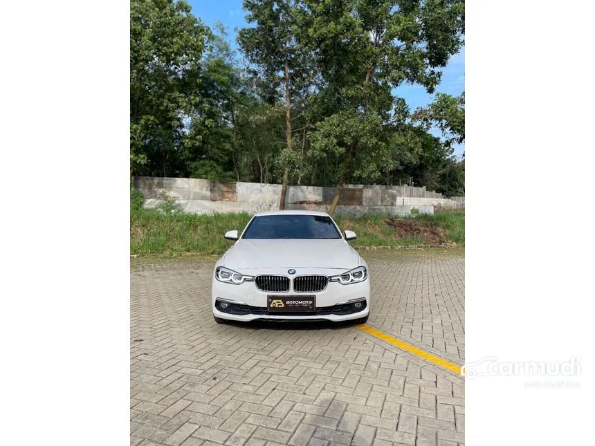 2018 BMW 320i Luxury Sedan