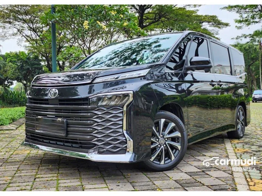 Jual Mobil Toyota Voxy 2022 2.0 di Banten Automatic Wagon Hitam Rp 510.000.000