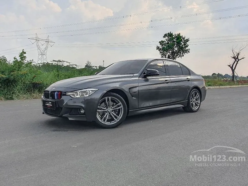 Jual Mobil BMW 330i 2018 M Sport 2.0 di DKI Jakarta Automatic Sedan Abu