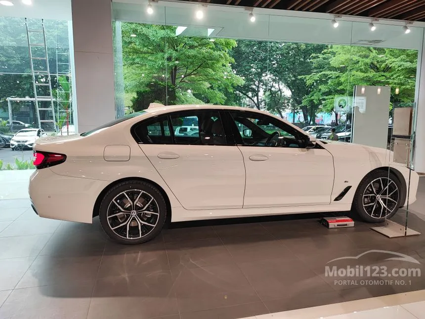 2023 BMW 520i M Sport Sedan