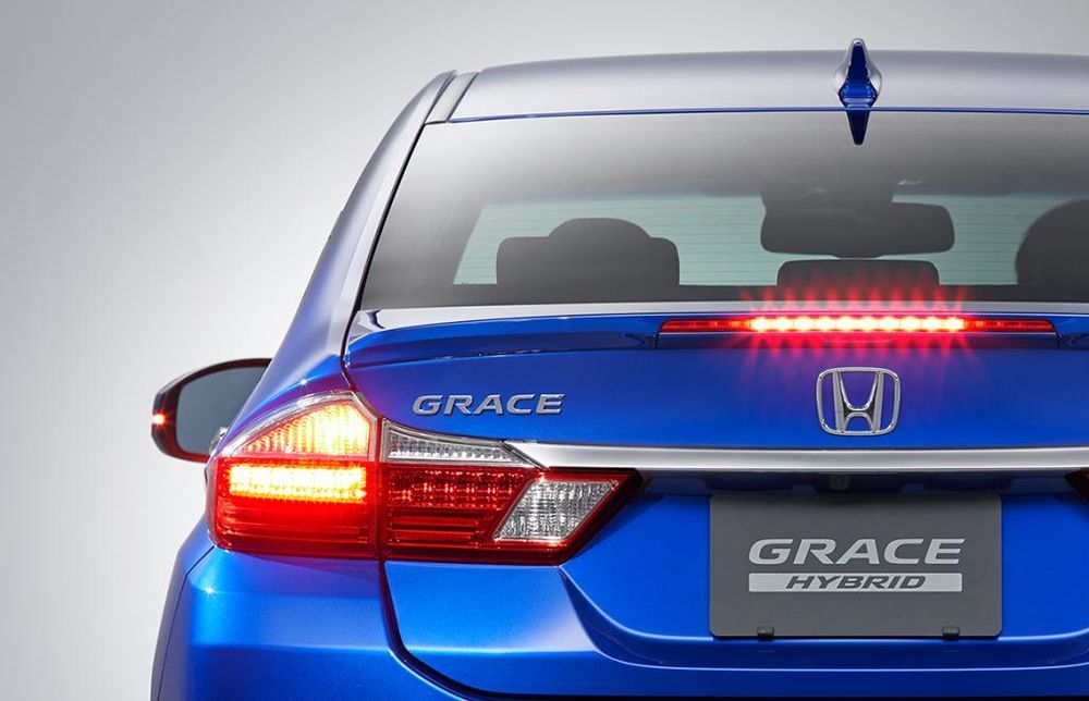 Honda grace чехлы