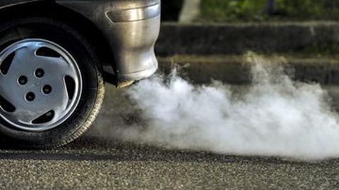 Apa Saja Penyebab Knalpot Mobil Mengeluarkan Asap Putih?