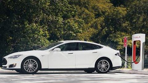 Tidak Ada Lagi Fasilitas Listrik Gratis Untuk Pengguna Tesla
