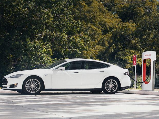 Tidak Ada Lagi Fasilitas Listrik Gratis Untuk Pengguna Tesla