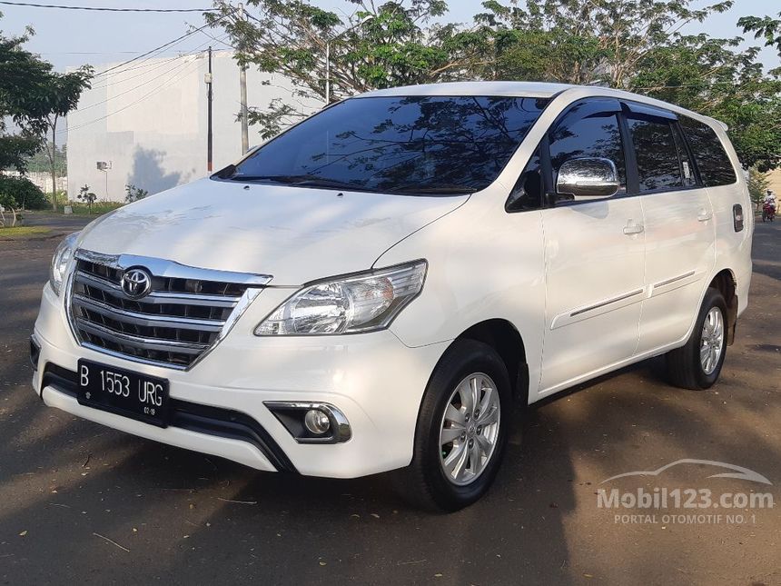 Jual Mobil  Toyota Kijang Innova  2014 E 2 0 di Jawa  Timur  