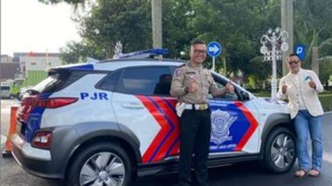 Ridwan Kamil Pamer Mobil Listrik yang Digunakan untuk Patwal