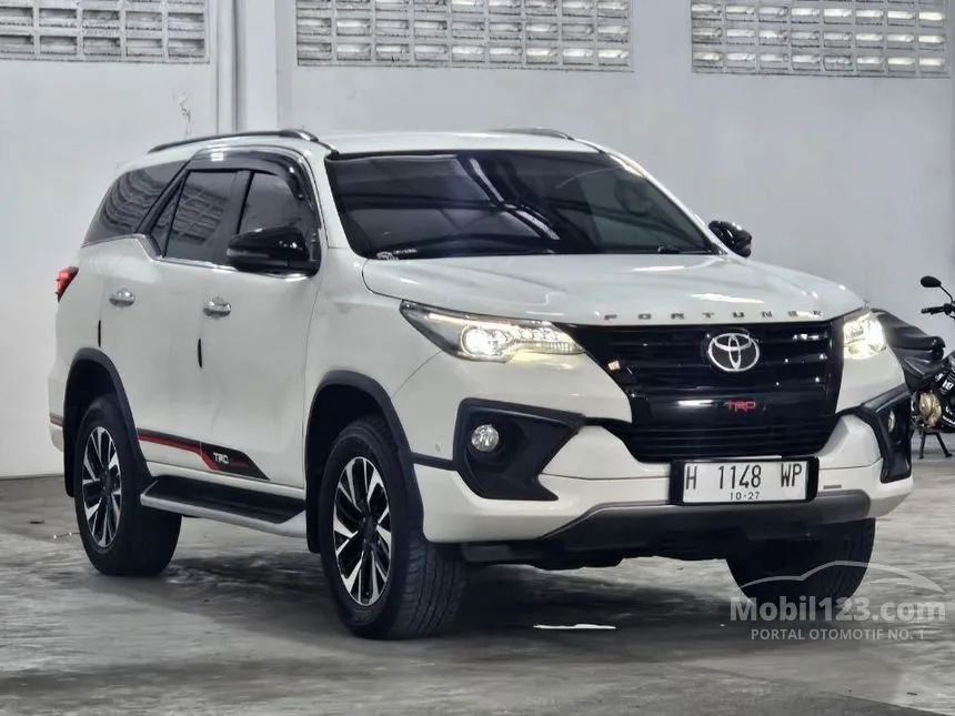 Jual Mobil Toyota Fortuner 2019 VRZ TRD 4X2 2.4 di Jawa Tengah Automatic SUV Putih Rp 405.000.000