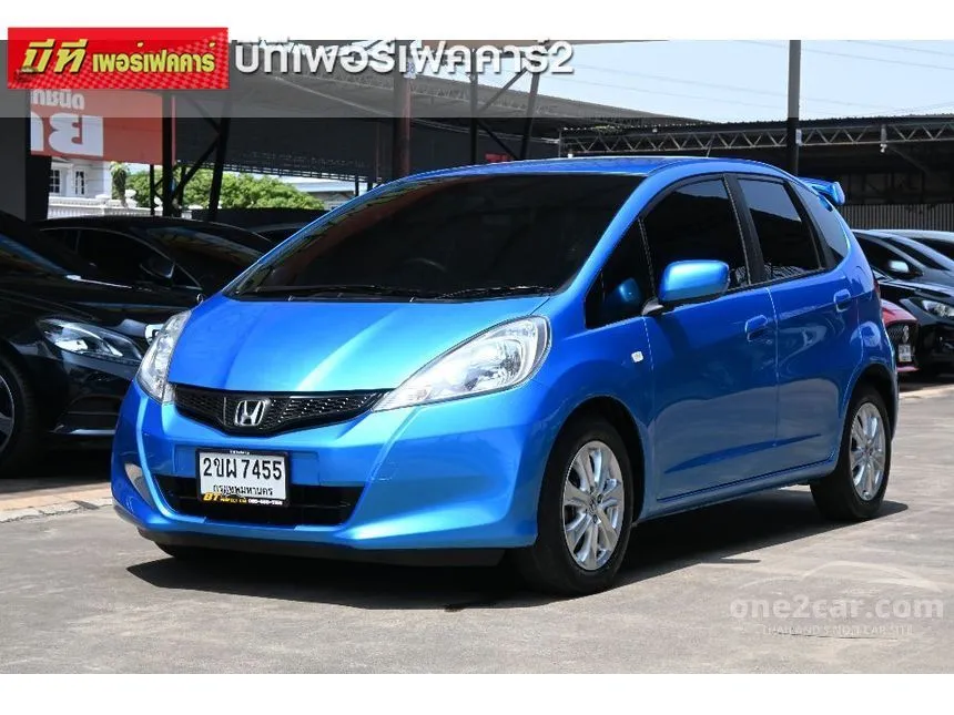 2013 Honda JAZZ V Hatchback