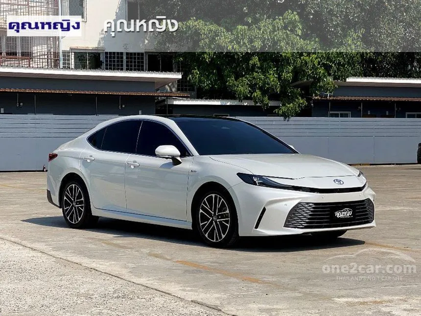 2025 Toyota CAMRY HEV Premium Luxury Sedan