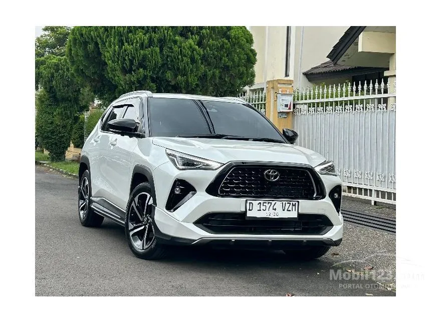 2023 Toyota Yaris Cross S HV (2 Tone) with GR Parts Aero Pkg SUV