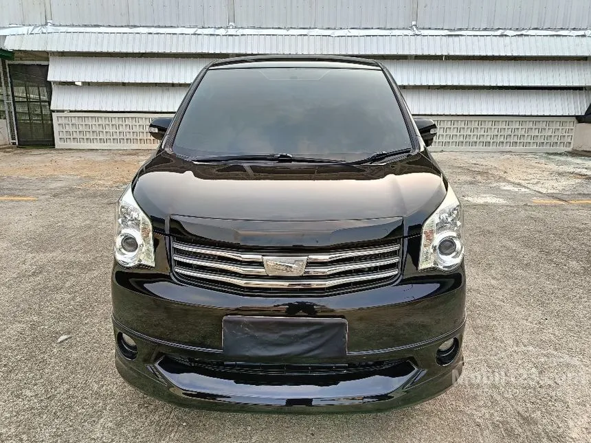 2014 Toyota NAV1 V Limited MPV