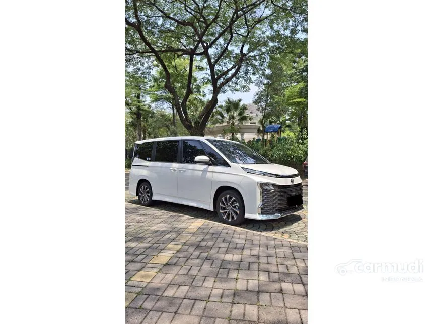 2023 Toyota Voxy (Premium Color) MPV