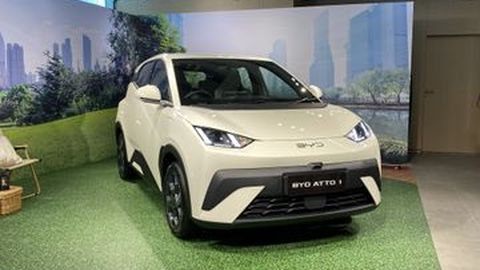 Intip Interior Mobil BYD Atto 1, Mobil Listrik di Bawah Rp200 Juta Sudah Senyaman Ini!