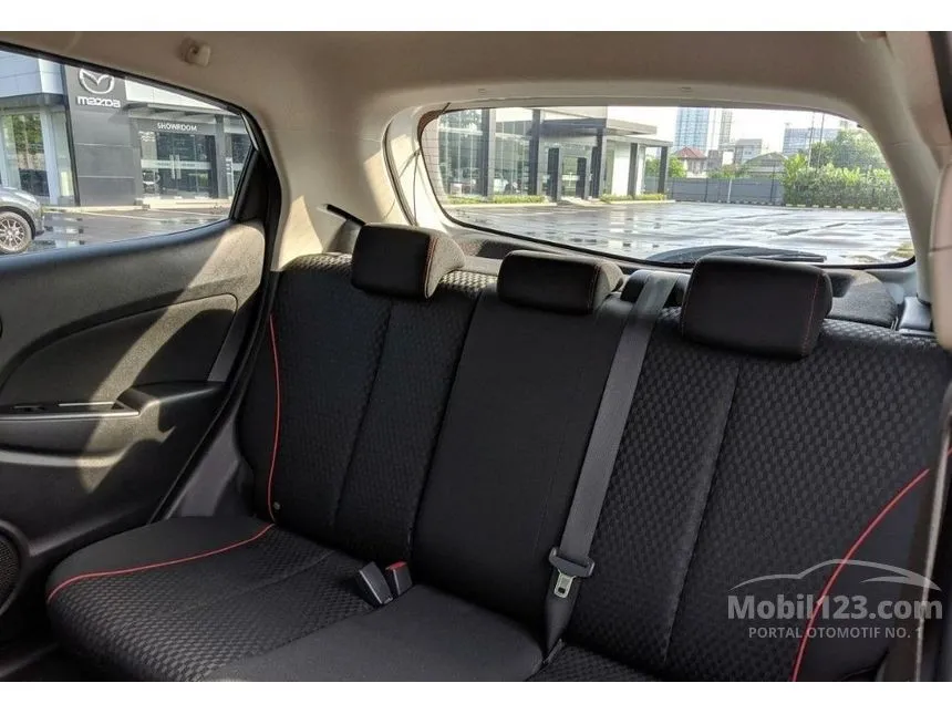 2013 Mazda 2 R Hatchback