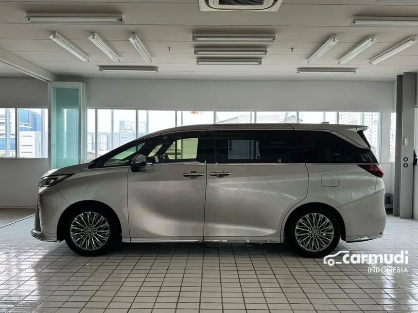 2024 Lexus LM 350h 4 Seater MPV