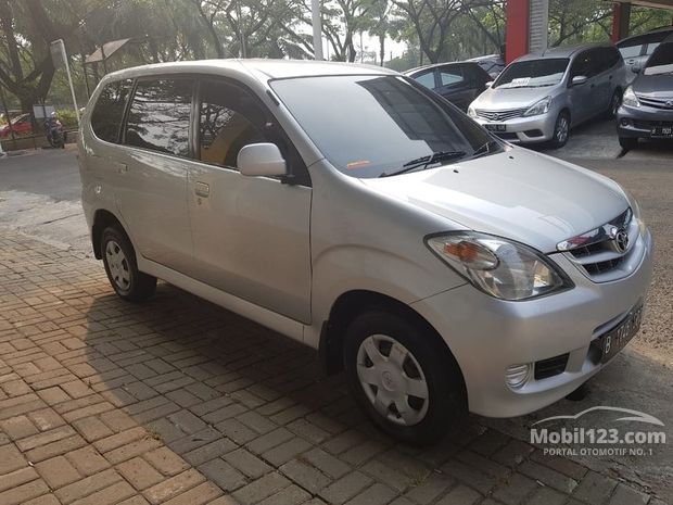 Toyota Avanza Mobil bekas dijual di Jawa-barat Indonesia 
