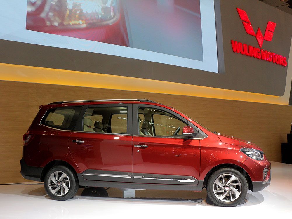 Wuling Confero Pede Tantang Toyota Avanza dan Honda Mobilio