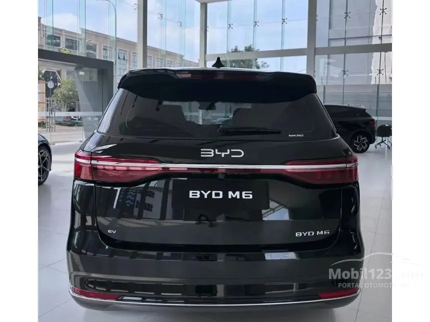 2025 BYD M6 Superior Captain 6-seater MPV