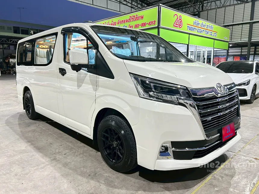 2025 Toyota HIACE GL Van