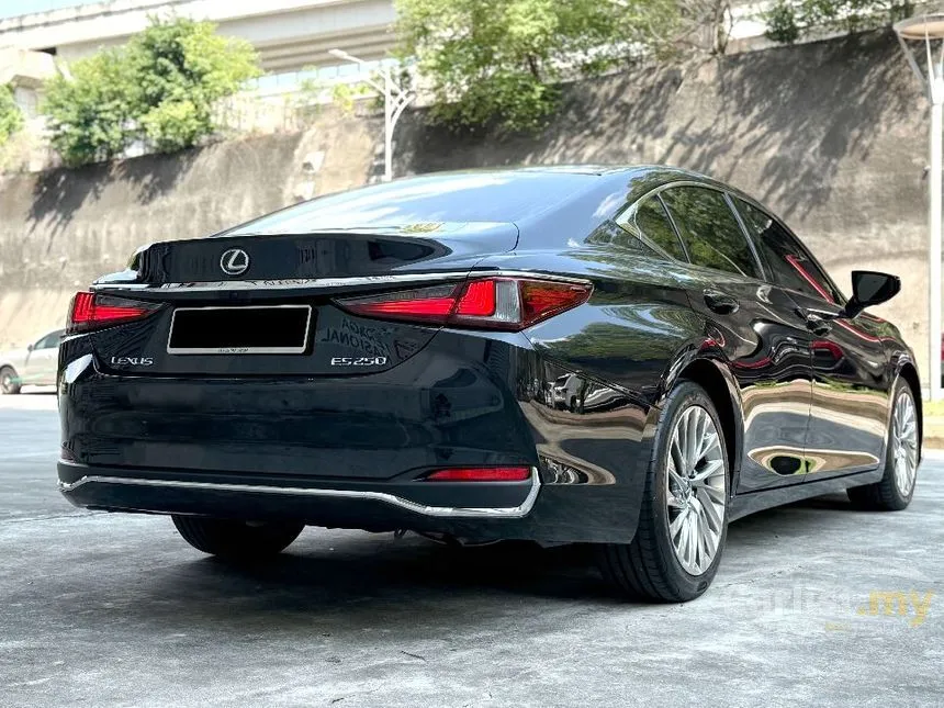 2022 Lexus ES 250 Luxury Sedan