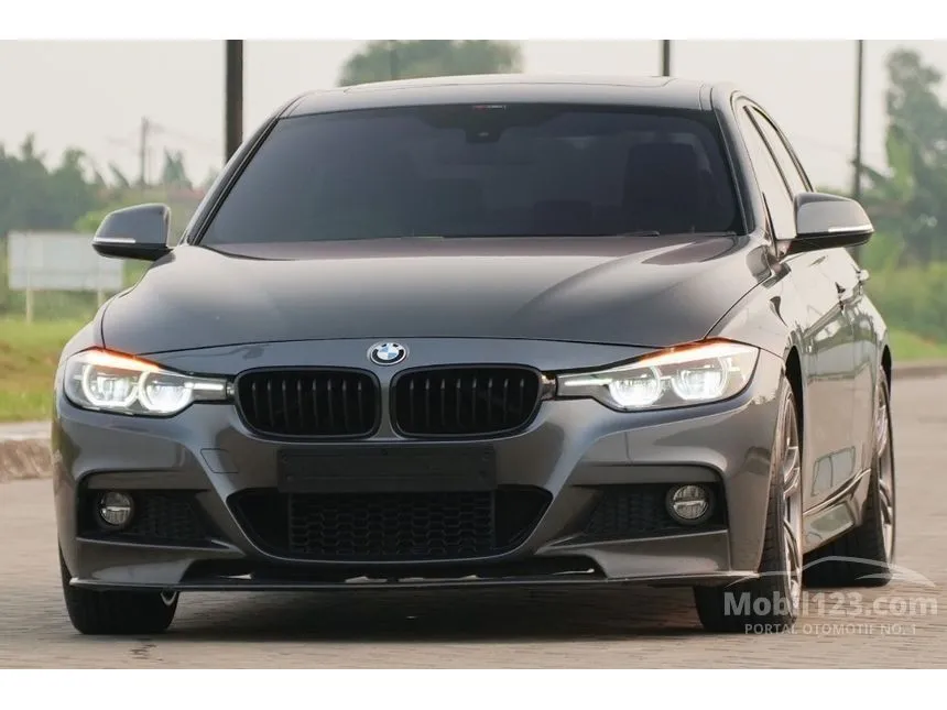 2019 BMW 330i Sport Shadow Edition Sedan