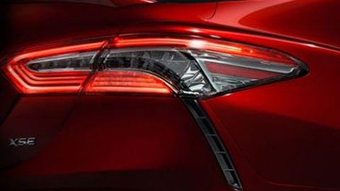 Jelang Debut di Detroit, Toyota Pamer Bokong Camry Baru