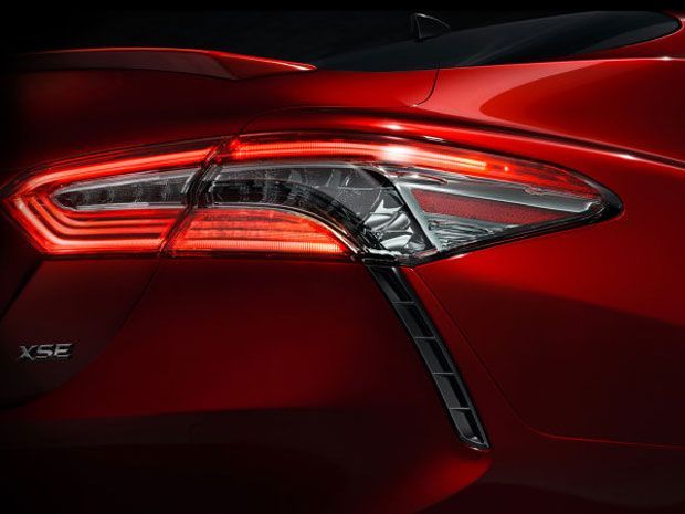Jelang Debut di Detroit, Toyota Pamer Bokong Camry Baru