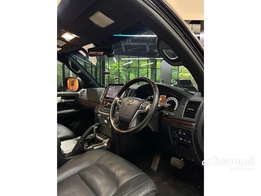 2019 Toyota Land Cruiser 200 VX SUV