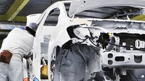 Sejumlah Supplier Otomotif PHK Karyawan