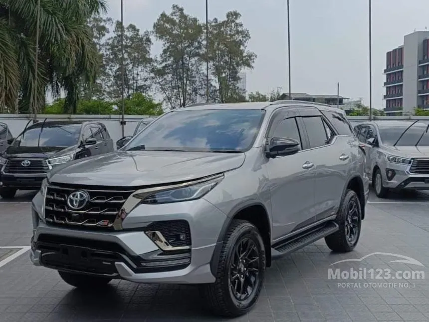 Jual Mobil Toyota Fortuner 2023 GR Sport 2.8 di Banten Automatic SUV Silver Rp 590.000.000