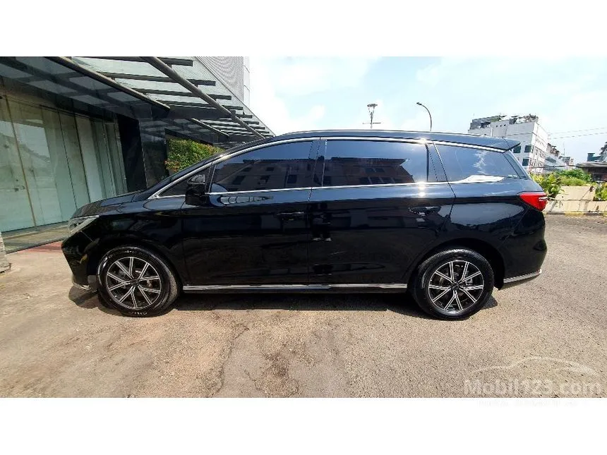 2025 BYD M6 Superior Captain 6 Seater MPV