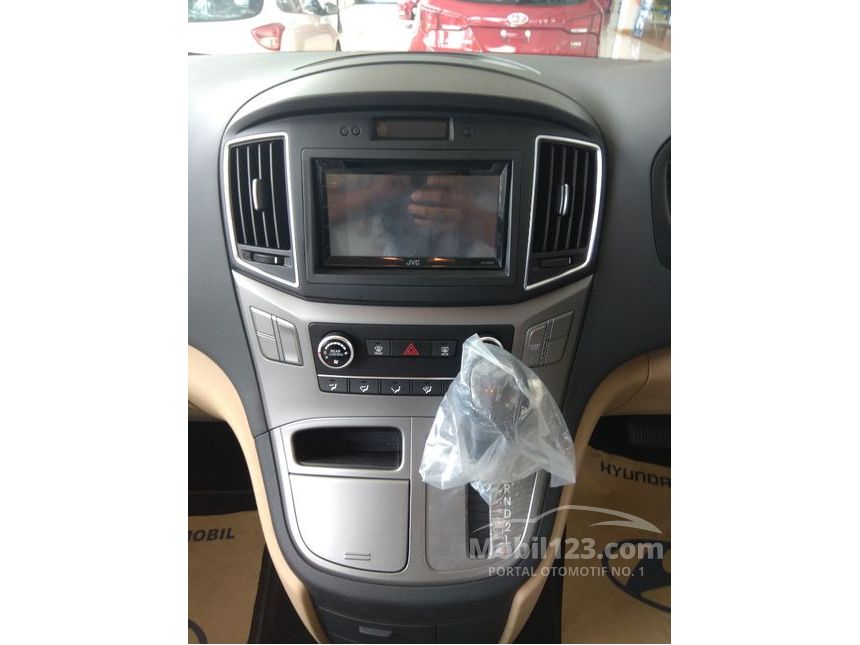 Jual Mobil Hyundai H 1 2019 Royale 2 5 di DKI Jakarta 