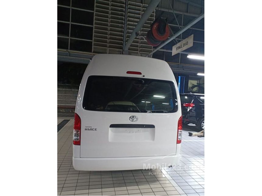 Jual Mobil  Toyota  Hiace  2021 High Grade Commuter  2 5 di 