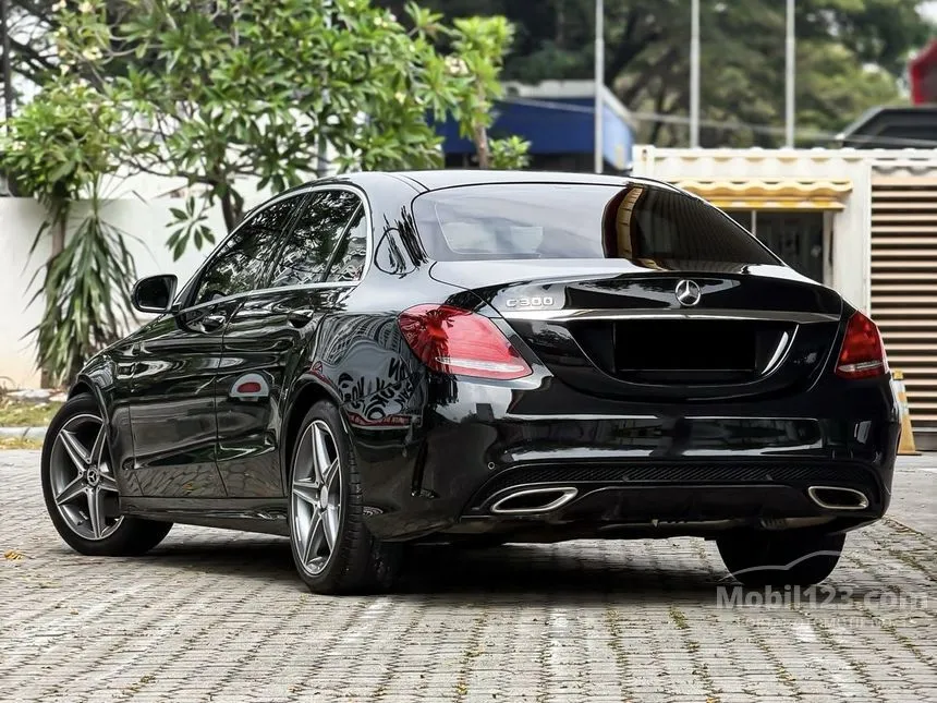 2018 Mercedes-Benz C300 AMG Line Sedan