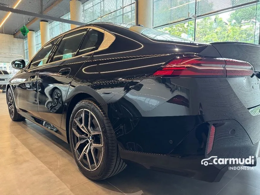 2025 BMW 520i M Sport Sedan