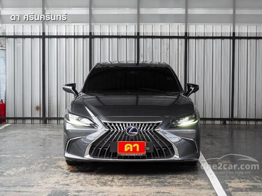 2022 Lexus ES300h Grand Luxury Sedan