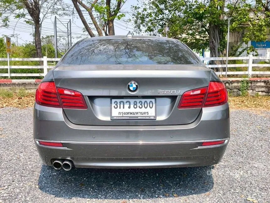 2014 BMW 528i Luxury Sedan
