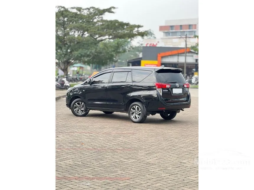 2022 Toyota Kijang Innova V Luxury MPV